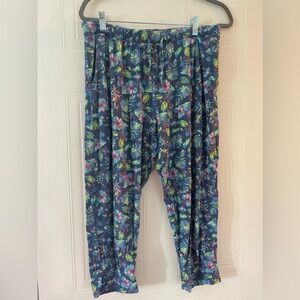 5/10$ La vie en Rose summer, capris, tropical size large